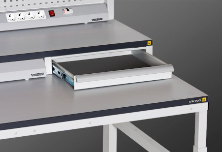 Приборно-инструментальная полка общепромышленная VIKING ПО-ИП-15-4 RAL 7035 светло-серая