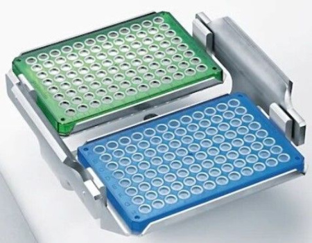 Испаритель центрифужный Eppendorf Concentrator plus (с вакуумным насосом и ротором)